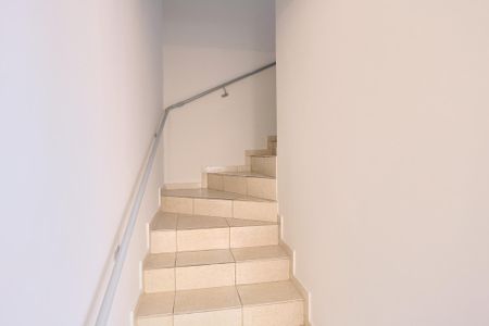 Casa para alugar com 60m², 2 quartos e 1 vagaEscada
