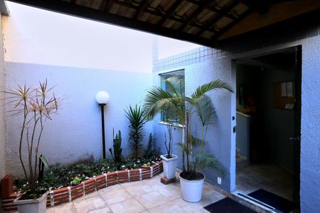 Casa para alugar com 60m², 2 quartos e 1 vagaEntrada