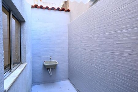 Casa para alugar com 60m², 2 quartos e 1 vagaÁrea de Serviço