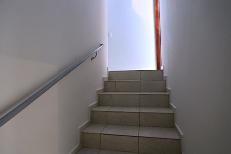 Escada de casa para alugar com 2 quartos, 60m² em Alvorada, Belo Horizonte