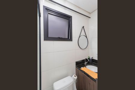 Banheiro de apartamento à venda com 2 quartos, 55m² em Vila Rosaria, São Paulo