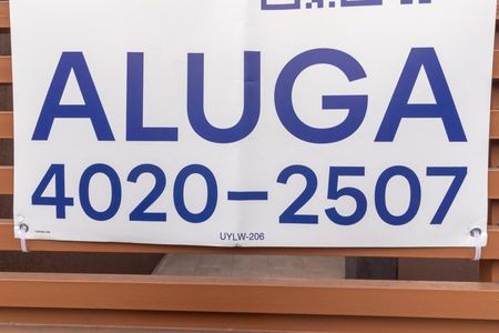 Placa instalada de casa para alugar com 3 quartos, 80m² em Vila Tolstoi, São Paulo
