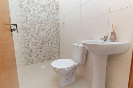 Banheiro Social de casa para alugar com 3 quartos, 80m² em Vila Tolstoi, São Paulo