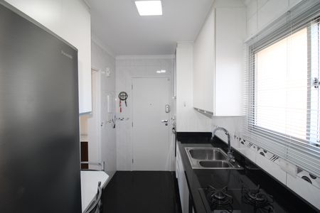 Cozinha de apartamento para alugar com 2 quartos, 62m² em Vila Diva, São Paulo