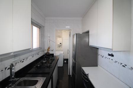 Cozinha de apartamento para alugar com 2 quartos, 62m² em Vila Diva, São Paulo
