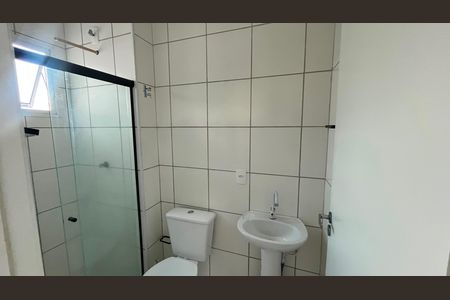 Banheiro de apartamento para alugar com 2 quartos, 52m² em Ponto Chic, Nova Iguaçu