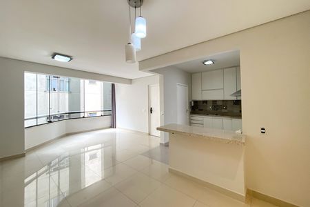 Apartamento à venda com 117m², 3 quartos e 2 vagas Apartamento à venda com 117m², 3 quartos e 2 vagasSala
