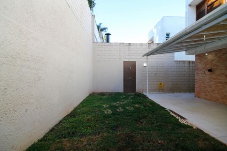 Casa de condomínio para alugar com 173m², 3 quartos e 3 vagas Casa de condomínio para alugar com 173m², 3 quartos e 3 vagasQuintal