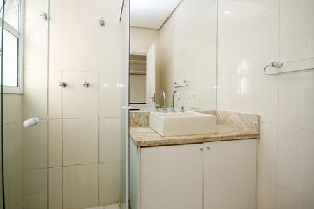 Casa de condomínio para alugar com 173m², 3 quartos e 3 vagas Casa de condomínio para alugar com 173m², 3 quartos e 3 vagasBanheiro Suíte