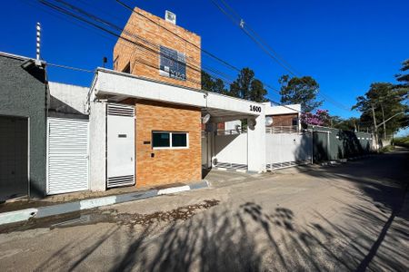 Casa de condomínio para alugar com 173m², 3 quartos e 3 vagas Casa de condomínio para alugar com 173m², 3 quartos e 3 vagasFachada Condomínio