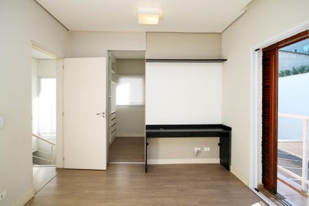 Casa de condomínio para alugar com 173m², 3 quartos e 3 vagas Casa de condomínio para alugar com 173m², 3 quartos e 3 vagasSuíte
