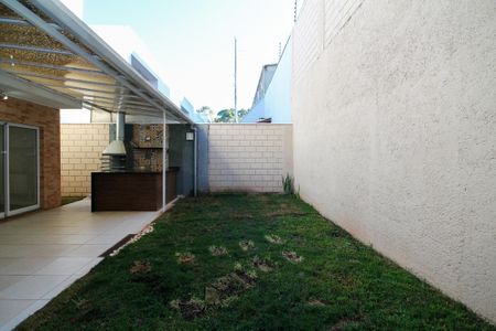 Quintal de casa de condomínio para alugar com 3 quartos, 173m² em Granja Viana Ii, Cotia