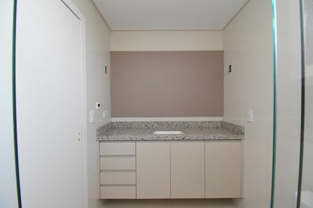 Casa de condomínio para alugar com 180m², 3 quartos e 2 vagasBanheiro da Suíte