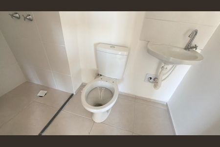 Apartamento à venda com 46m², 2 quartos e 1 vaga Apartamento à venda com 46m², 2 quartos e 1 vagaBanheiro social