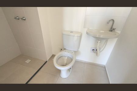 Apartamento à venda com 46m², 2 quartos e 1 vaga Apartamento à venda com 46m², 2 quartos e 1 vagaBanheiro da suíte