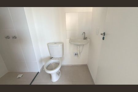 Apartamento à venda com 46m², 2 quartos e 1 vaga Apartamento à venda com 46m², 2 quartos e 1 vagaBanheiro social