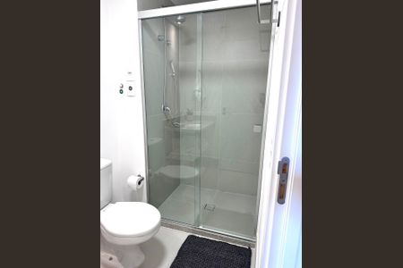 Banheiro de kitnet/studio para alugar com 1 quarto, 46m² em Auxiliadora, Porto Alegre