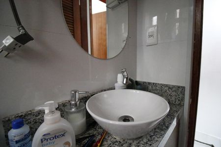 Banheiro de apartamento para alugar com 1 quarto, 50m² em Pechincha, Rio de Janeiro