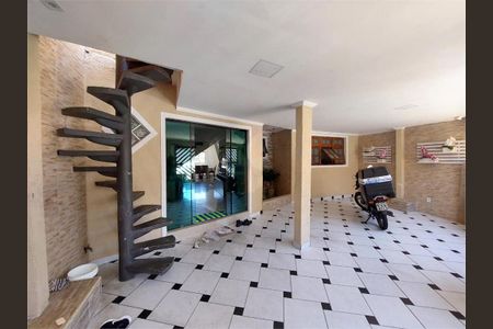 Casa à venda com 3 quartos, 68m² em Taboão, Diadema