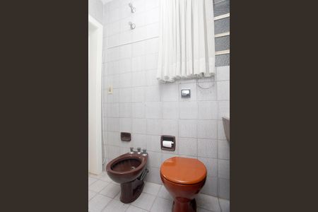 Banheiro social de apartamento para alugar com 3 quartos, 134m² em Independência, Porto Alegre