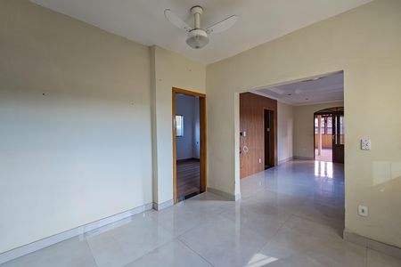 Casa à venda com 4 quartos, 302m² em Santa Efigênia, Belo Horizonte