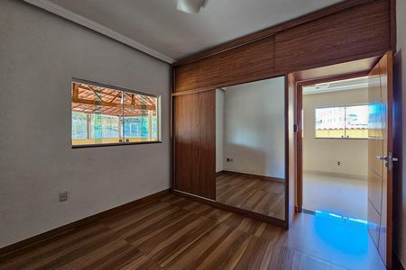 Casa à venda com 4 quartos, 304m² em Santa Efigênia, Belo Horizonte