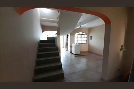 Casa à venda com 132m², 5 quartos e 1 vaga