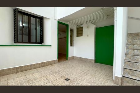 Casa à venda com 180m², 3 quartos e 3 vagas Casa à venda com 180m², 3 quartos e 3 vagasQuintal