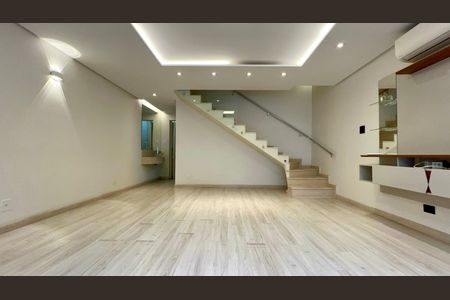 Sala de casa à venda com 3 quartos, 180m² em Vila Clementino, São Paulo