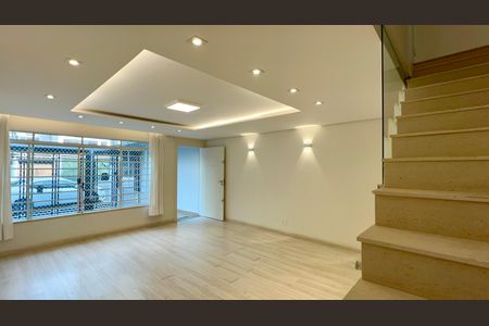 Casa à venda com 180m², 3 quartos e 3 vagas Casa à venda com 180m², 3 quartos e 3 vagasSala