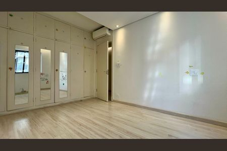 Casa à venda com 180m², 3 quartos e 3 vagas Casa à venda com 180m², 3 quartos e 3 vagasQuarto 2