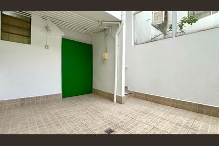 Quintal de casa à venda com 3 quartos, 180m² em Vila Clementino, São Paulo