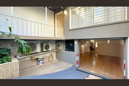 Casa à venda com 180m², 3 quartos e 3 vagas Casa à venda com 180m², 3 quartos e 3 vagasGaragem