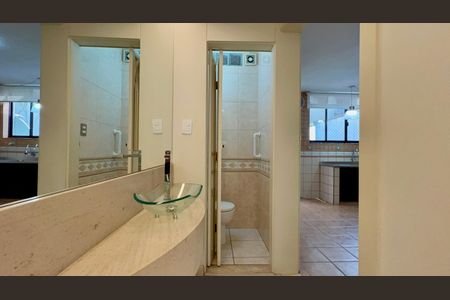 Casa à venda com 180m², 3 quartos e 3 vagas Casa à venda com 180m², 3 quartos e 3 vagasLavabo