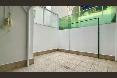 Casa à venda com 180m², 3 quartos e 3 vagas Casa à venda com 180m², 3 quartos e 3 vagasQuintal
