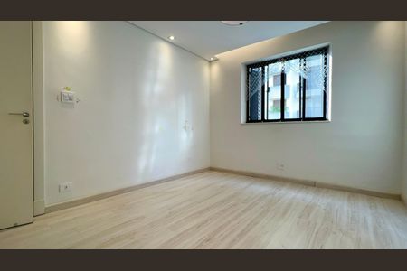 Casa à venda com 180m², 3 quartos e 3 vagas Casa à venda com 180m², 3 quartos e 3 vagasQuarto 2