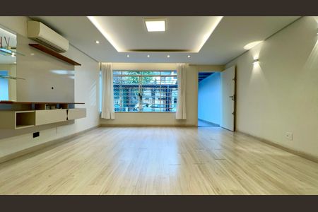 Casa à venda com 180m², 3 quartos e 3 vagas Casa à venda com 180m², 3 quartos e 3 vagasSala