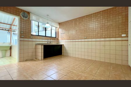 Casa à venda com 180m², 3 quartos e 3 vagas Casa à venda com 180m², 3 quartos e 3 vagasCozinha