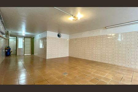 Casa à venda com 180m², 3 quartos e 3 vagas Casa à venda com 180m², 3 quartos e 3 vagasGaragem