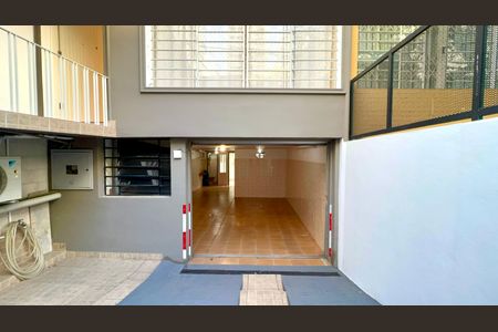 Casa à venda com 180m², 3 quartos e 3 vagas Casa à venda com 180m², 3 quartos e 3 vagasGaragem