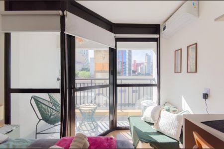Varanda de kitnet/studio para alugar com 1 quarto, 28m² em Liberdade, São Paulo