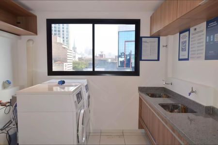 Área comum - Lavanderia de kitnet/studio para alugar com 1 quarto, 28m² em Liberdade, São Paulo
