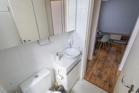 Banheiro de apartamento para alugar com 2 quartos, 61m² em São João Batista, Belo Horizonte