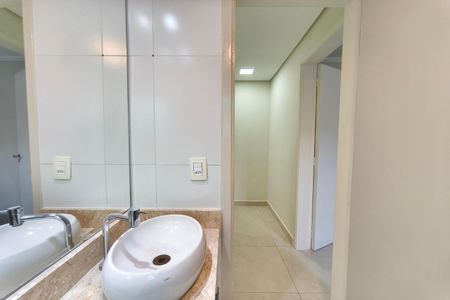 Banheiro de apartamento para alugar com 2 quartos, 51m² em Parque das Constelações, Campinas