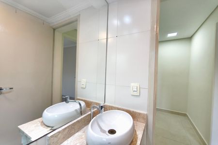 Banheiro de apartamento para alugar com 2 quartos, 51m² em Parque das Constelações, Campinas