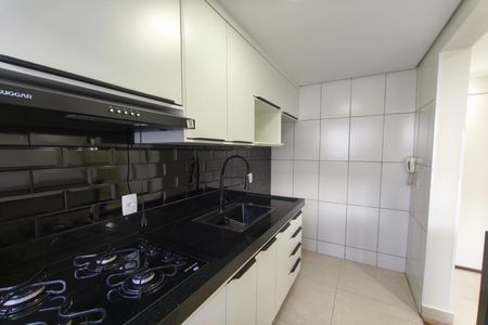Cozinha de apartamento para alugar com 2 quartos, 51m² em Parque das Constelações, Campinas