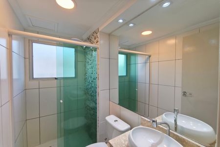 Banheiro de apartamento para alugar com 2 quartos, 51m² em Parque das Constelações, Campinas