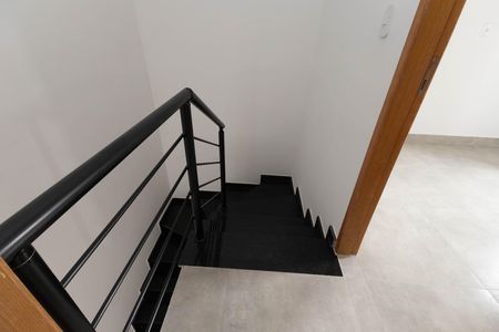 Escada de apartamento para alugar com 2 quartos, 60m² em Vila Constança, São Paulo
