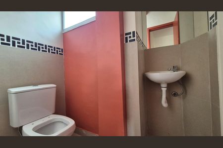 Banheiro de serviço de apartamento para alugar com 3 quartos, 86m² em Cruzeiro, Belo Horizonte