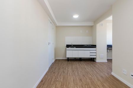 Sala/ Cozinha de apartamento para alugar com 2 quartos, 28m² em Jardim Aeroporto, São Paulo